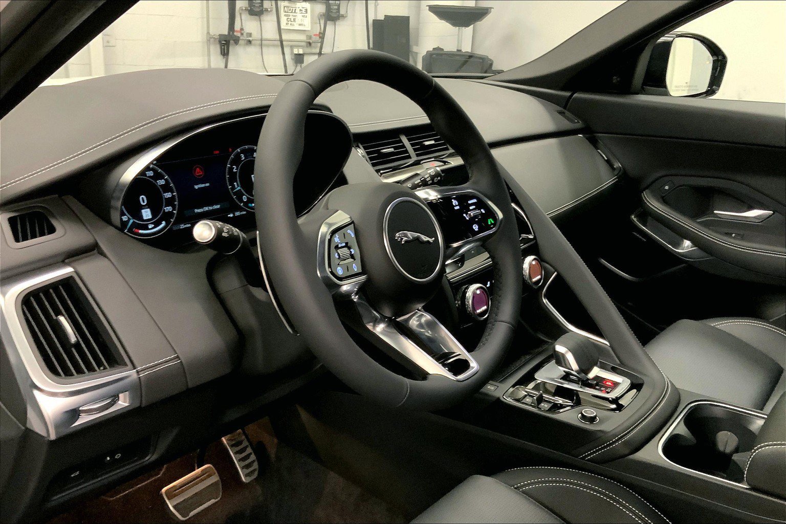 2024 Jaguar E-PACE P250 R-Dynamic SE photo 4