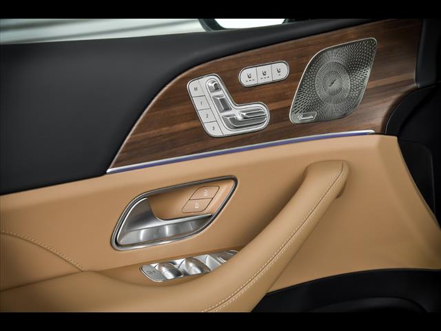 2025 Mercedes Benz GLS 450 4MATIC photo 7