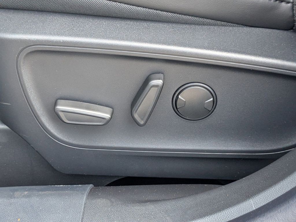 2026 Ford Escape ST-Line photo 17