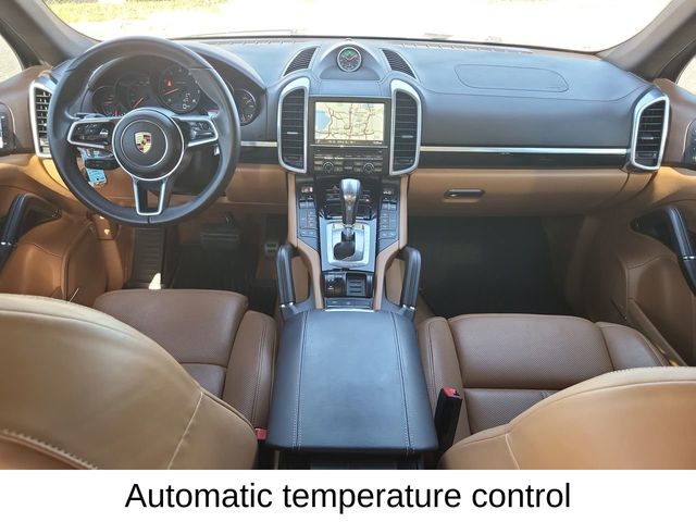 2016 Porsche Cayenne Base photo 8