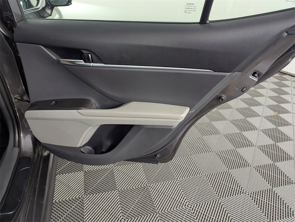 2022 Toyota Camry SE photo 30