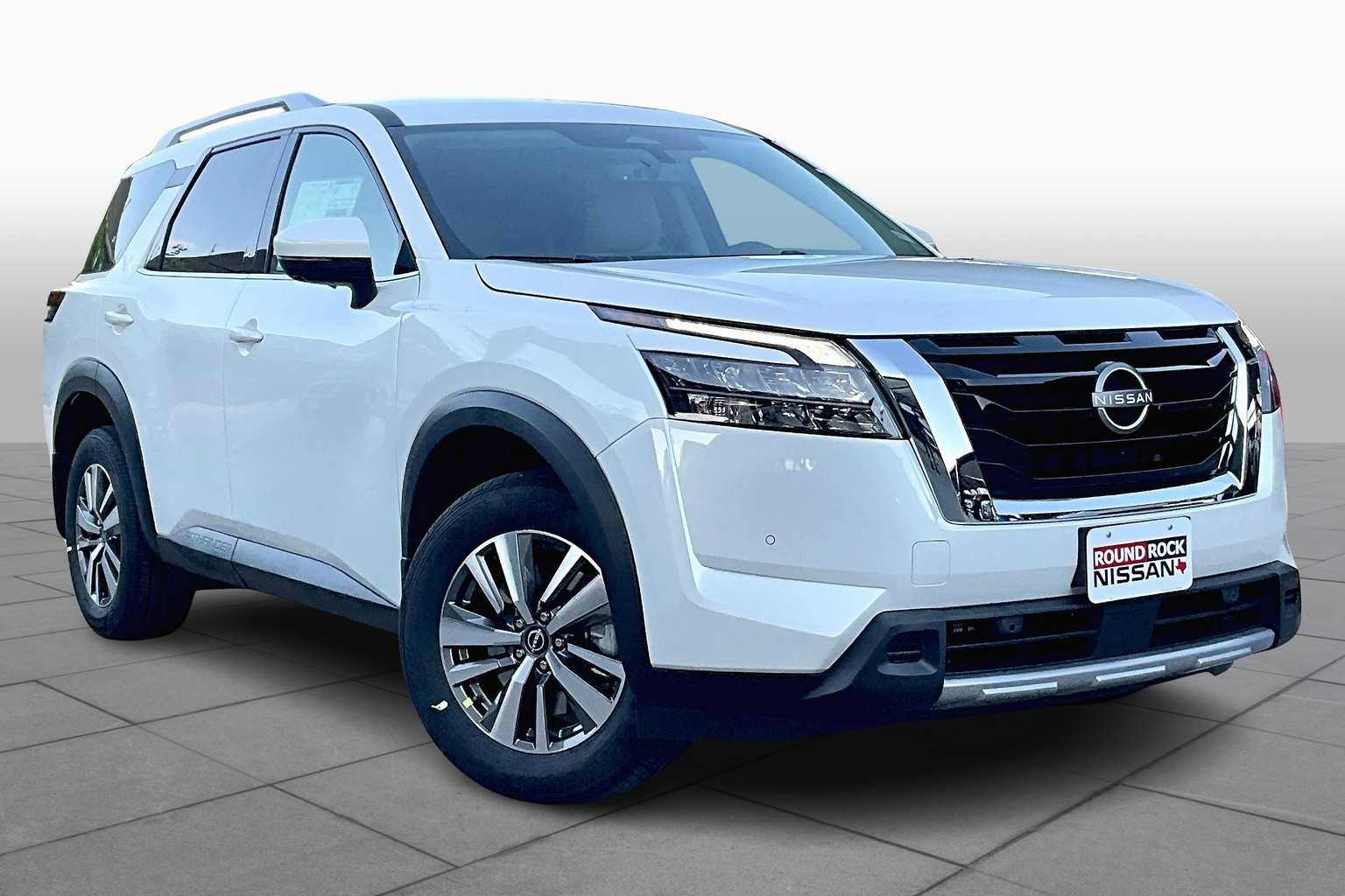 2025 Nissan Pathfinder SL photo 2