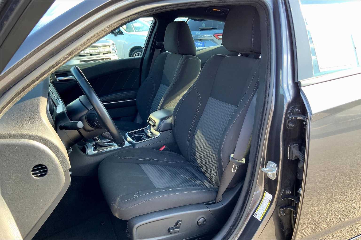 2023 Dodge Charger SXT photo 6