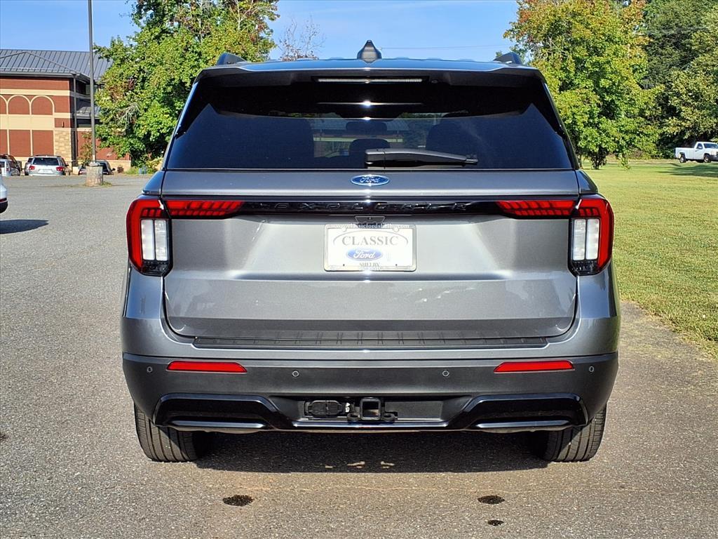2025 Ford Explorer ST-Line photo 17