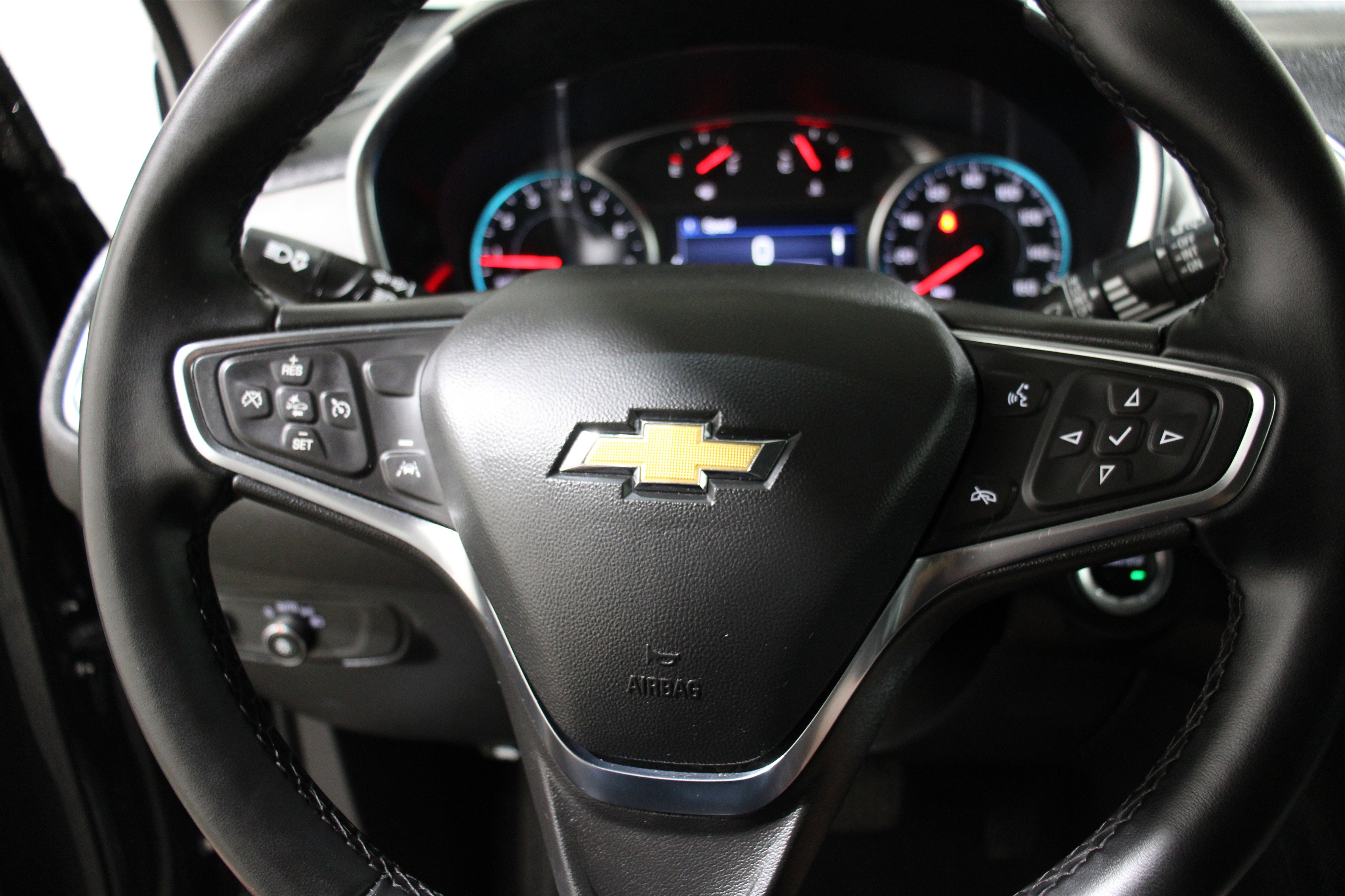 2024 Chevrolet Equinox LT photo 2