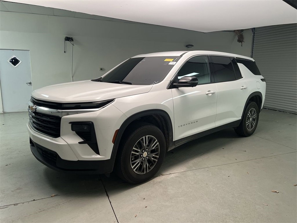 2024 Chevrolet Traverse LS photo 3