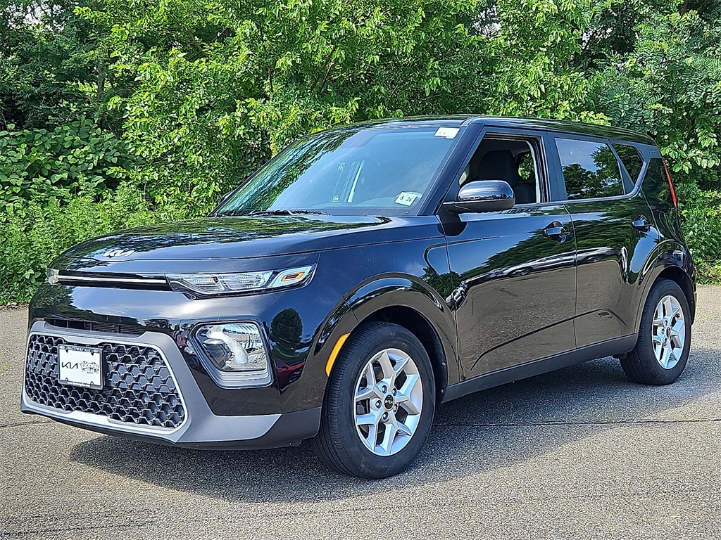 2022 Kia Soul LX photo 3