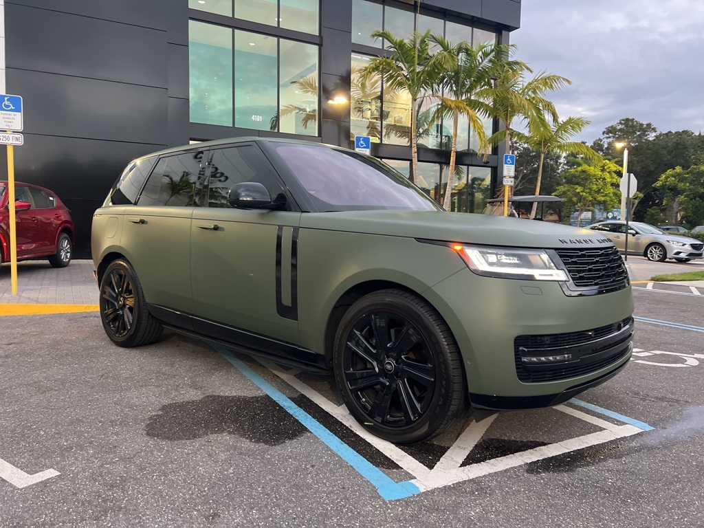 2023 Land Rover Range Rover SE photo 4