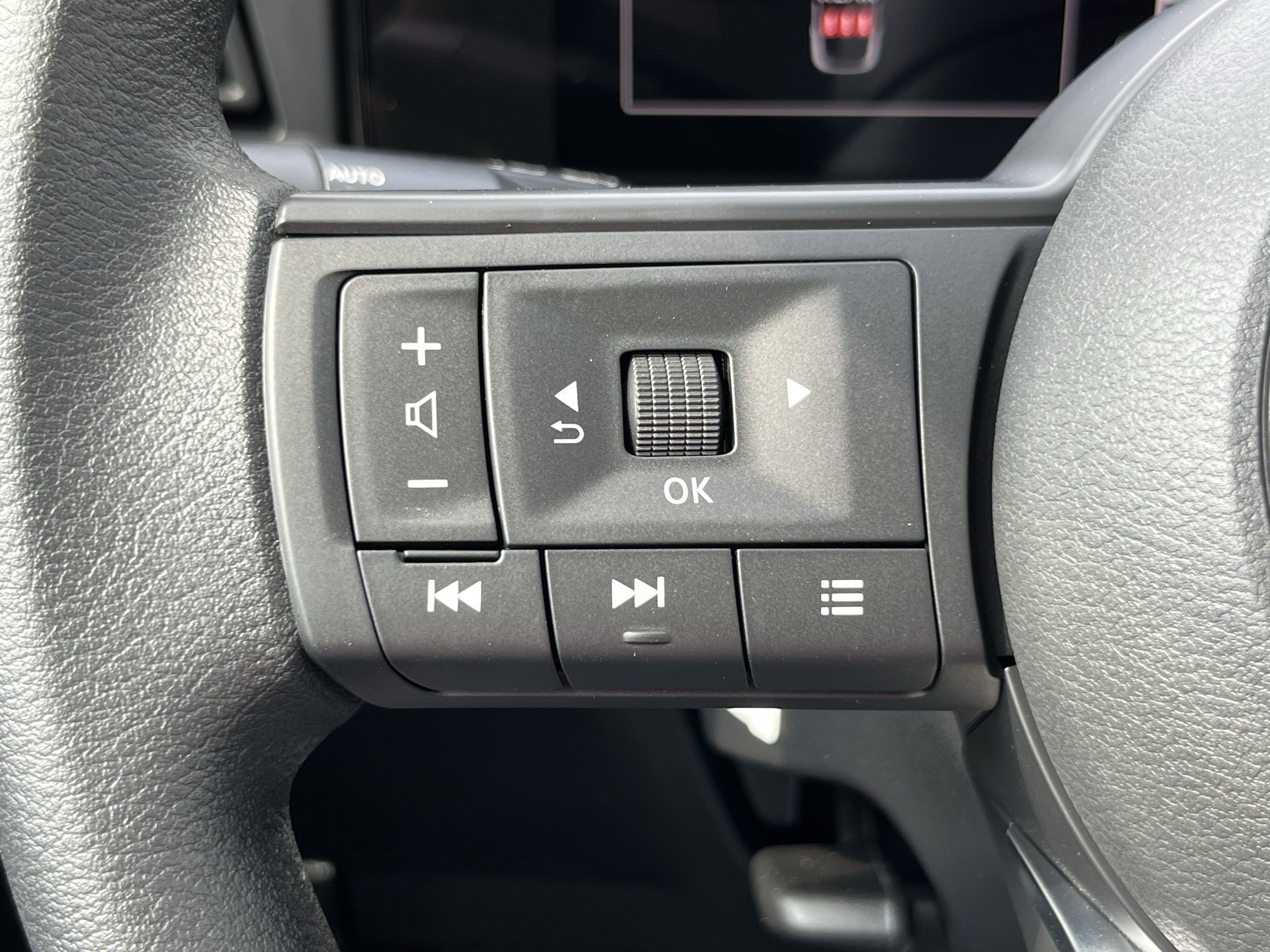 2025 Nissan Kicks SV photo 2