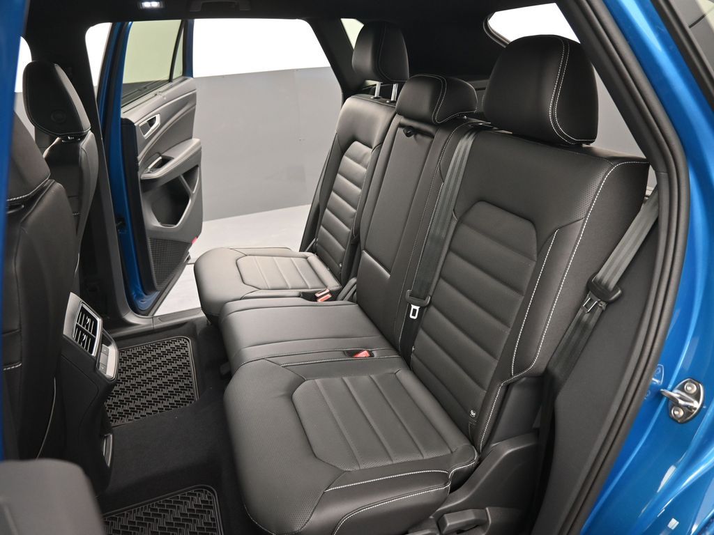 2025 Volkswagen Atlas Cross Sport SEL R-Line photo 37