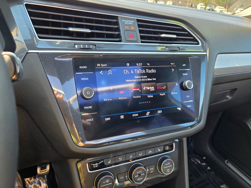 2021 Volkswagen Tiguan SE photo 24
