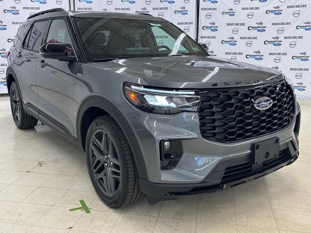 2026 Ford Explorer ST-LINE's photo