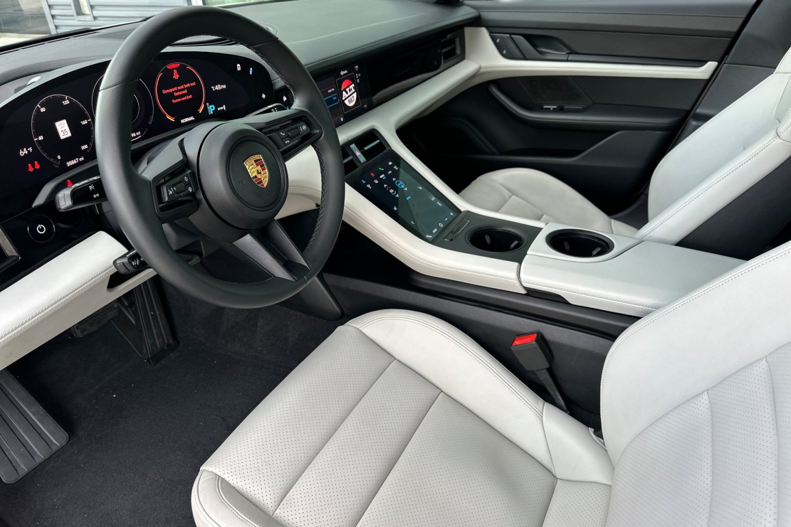 2022 Porsche Taycan photo 4