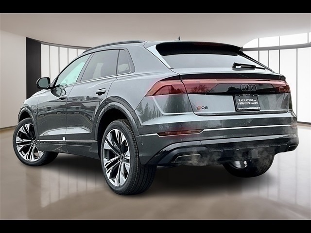 2025 Audi Q8 photo 2