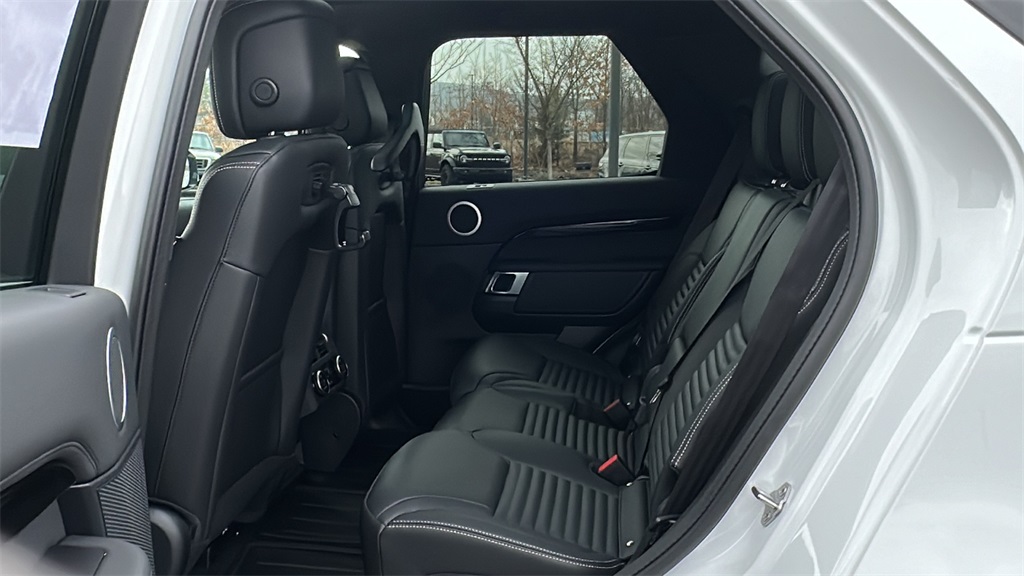 2025 Land Rover Discovery S photo 22