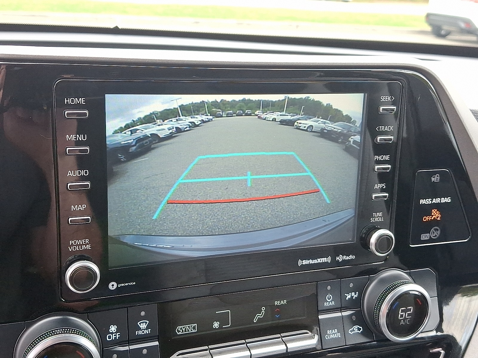 2022 Toyota Highlander Hybrid LE photo 17