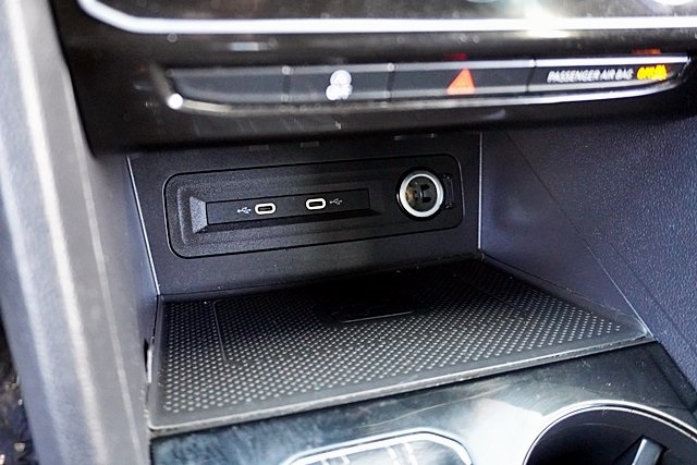 Used 2022 Silver Volkswagen 3.6L V6 SE w/Technology image 28