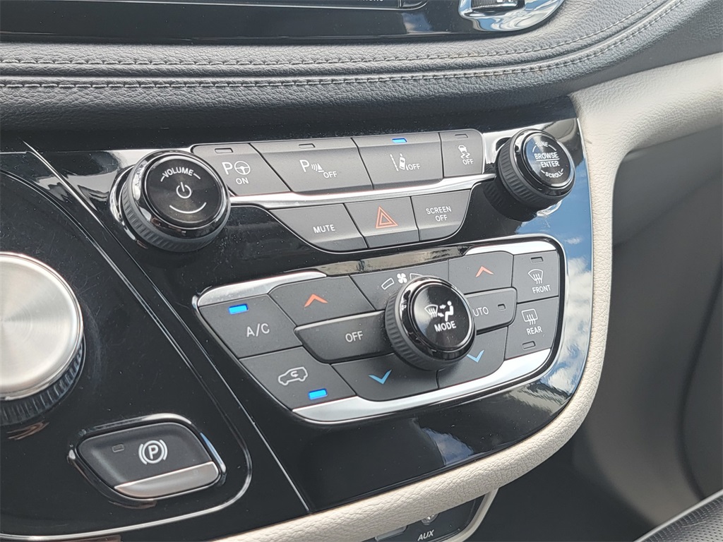 2018 Chrysler Pacifica Hybrid Limited photo 29