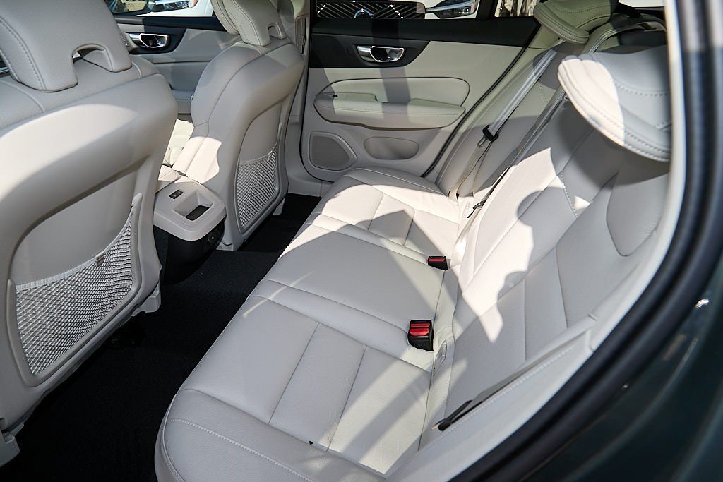 2026 VOLVO V60CC - Image 18