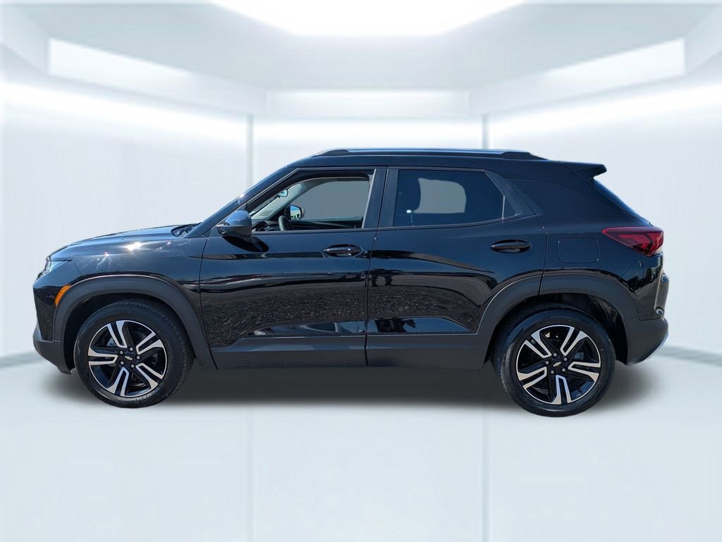 2023 Chevrolet Trailblazer LT photo 2