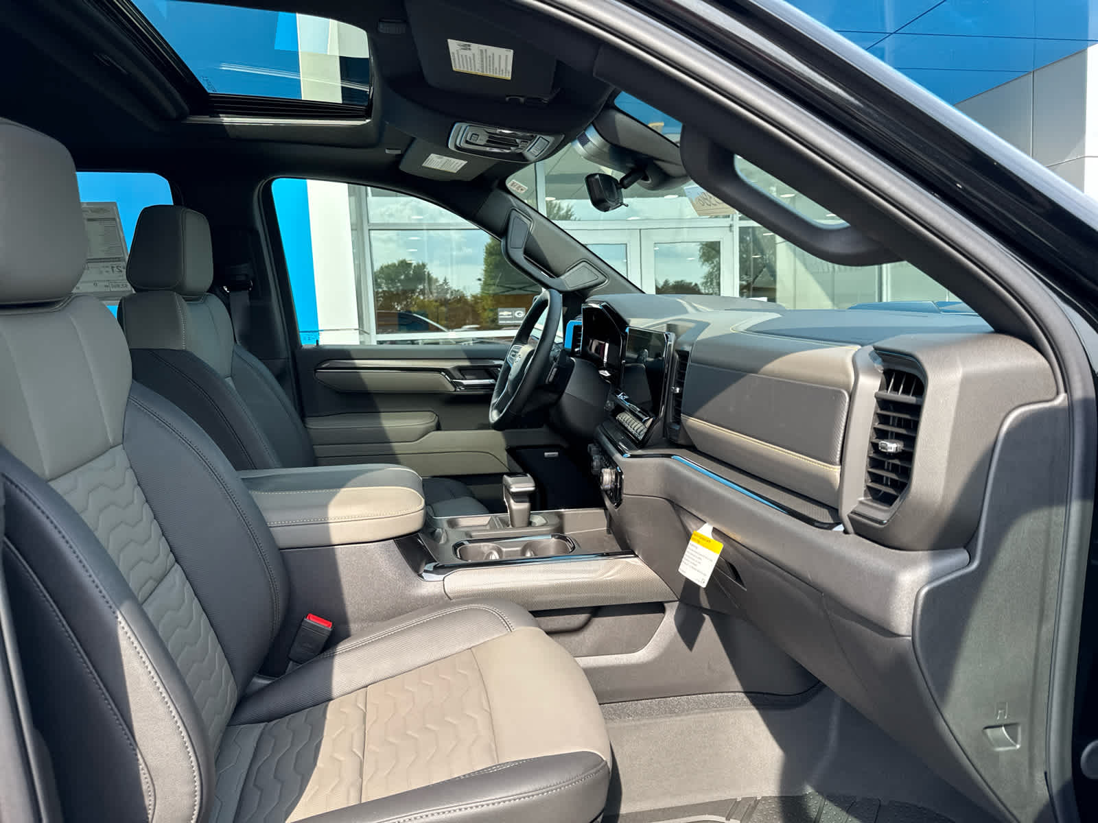 2025 Chevrolet Silverado 1500 ZR2 photo 4