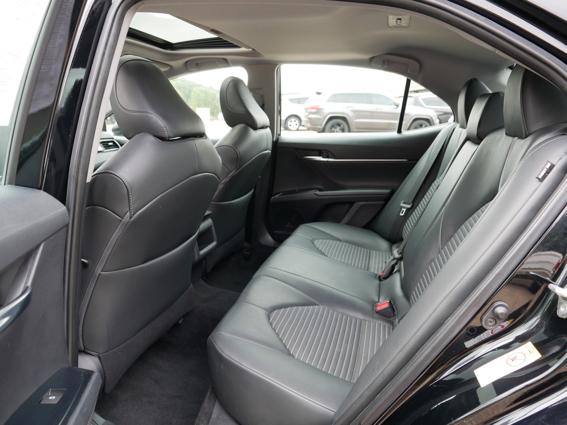 2019 Toyota Camry SE photo 34