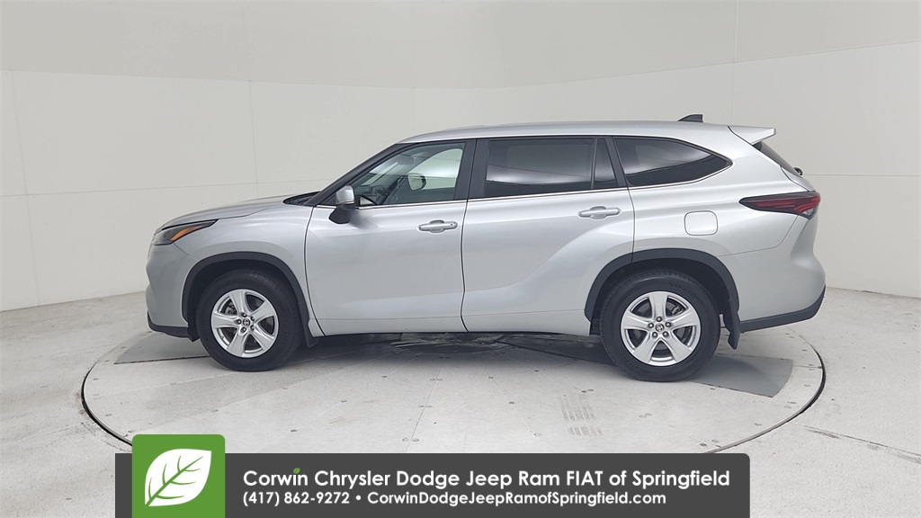 2024 Toyota Highlander LE photo 9