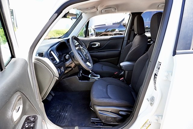 2023 Jeep Renegade Latitude Upland photo 13