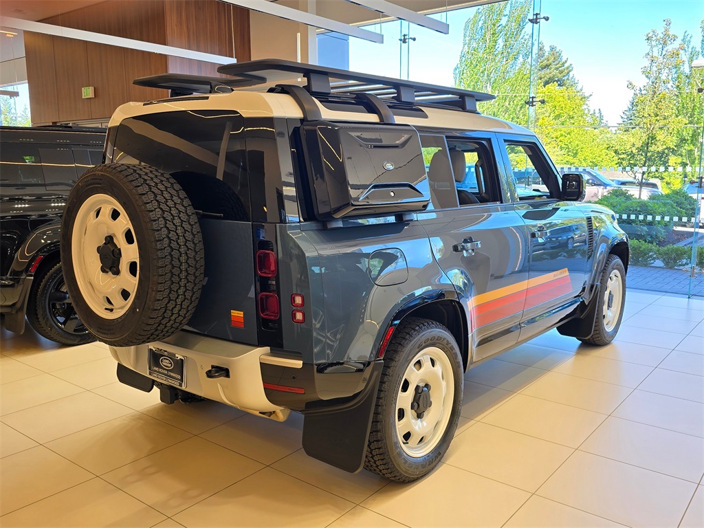 2025 Land Rover Defender 110 S photo 6