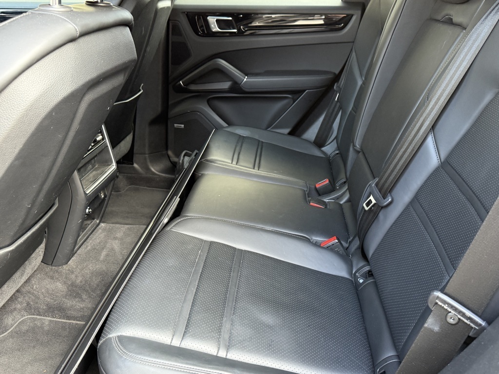 2019 Porsche Cayenne Base photo 27