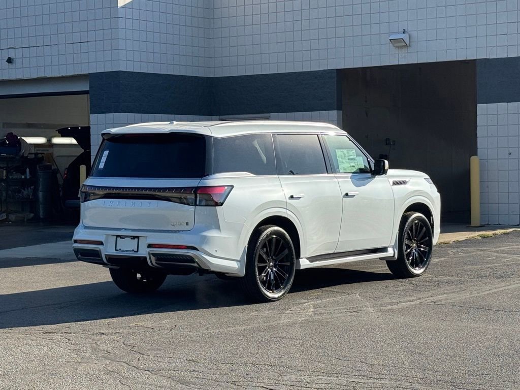2026 Infiniti QX80 Luxe photo 2