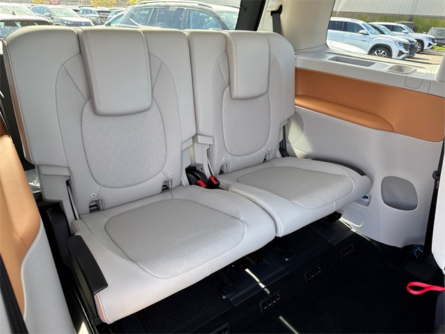 2025 Volkswagen ID. Buzz Pro Plus photo 21