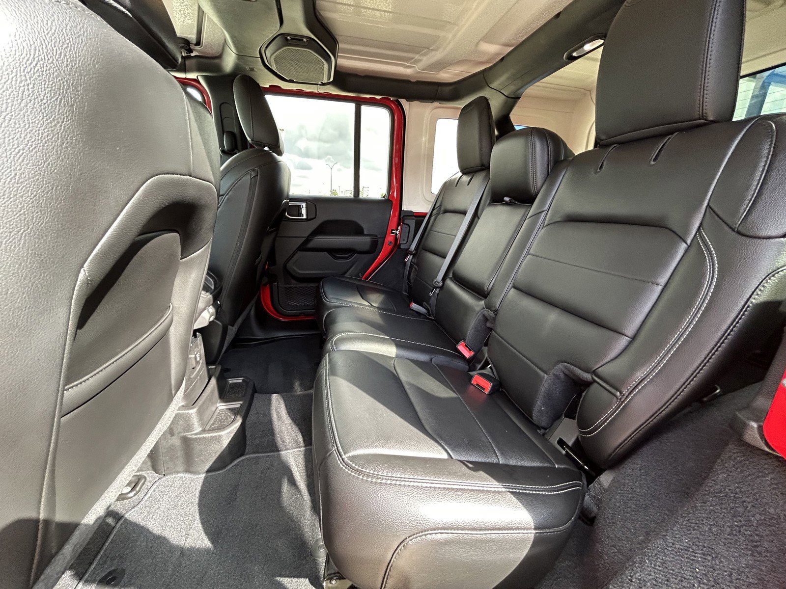 2020 Jeep Wrangler Unlimited Sahara photo 15
