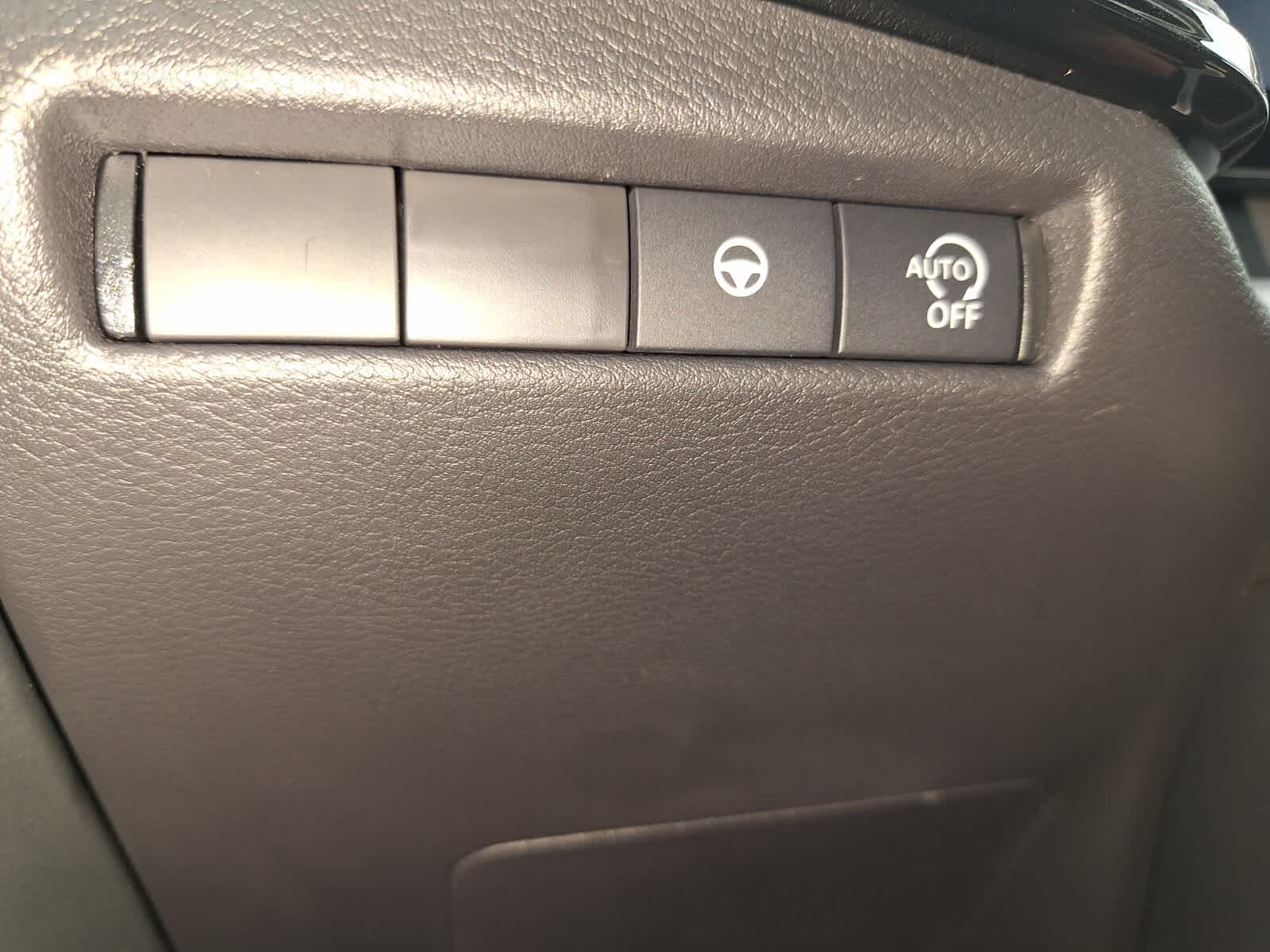 2026 Nissan Kicks SR photo 12