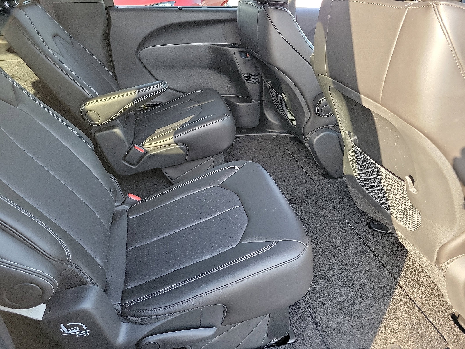2025 Chrysler Voyager LX photo 11
