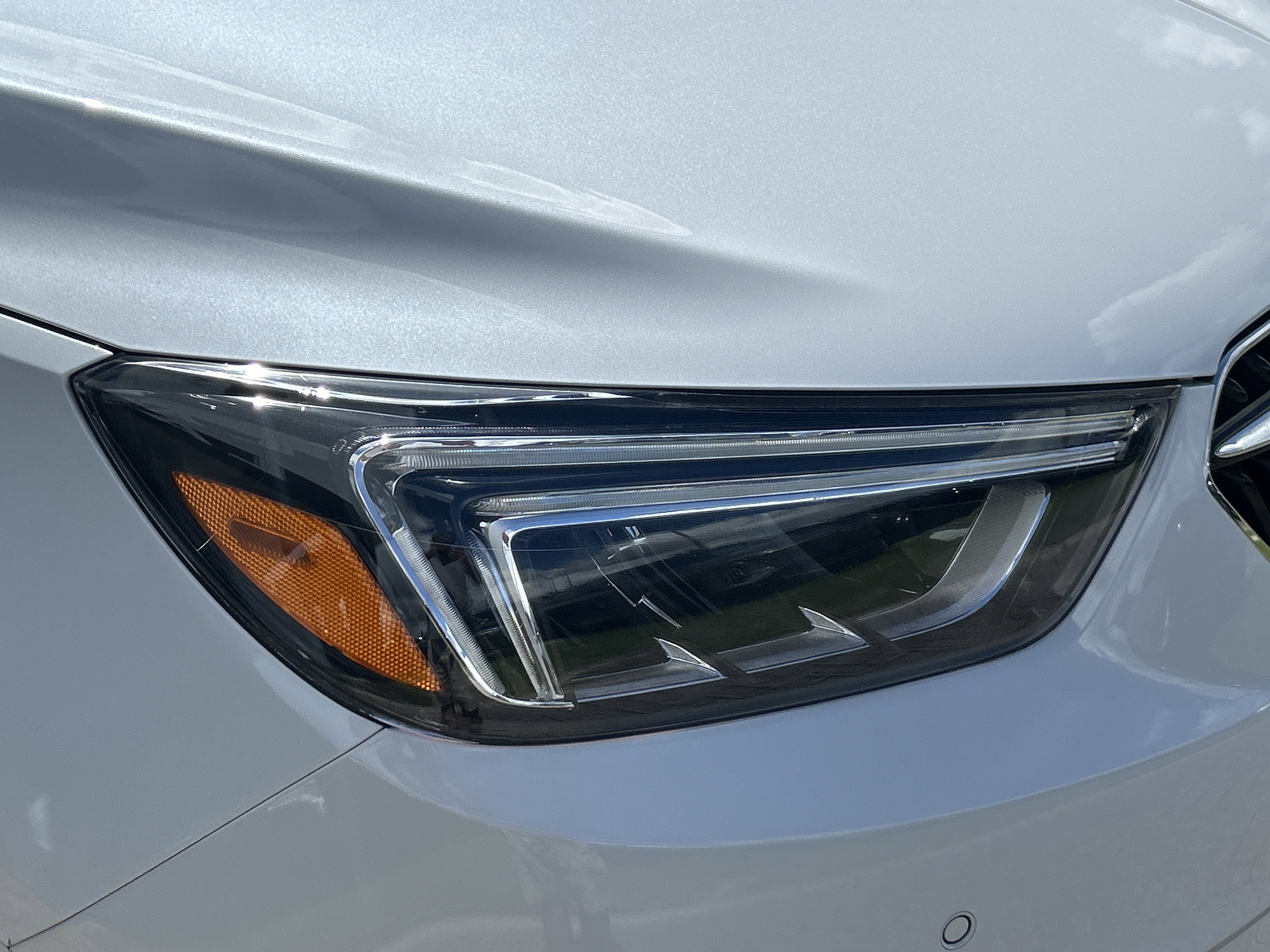 2019 Buick Encore Essence photo 2