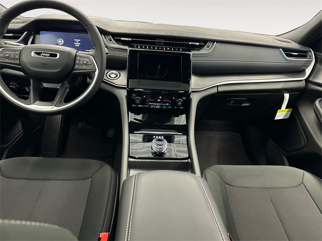 2025 Jeep Grand Cherokee Laredo photo 10