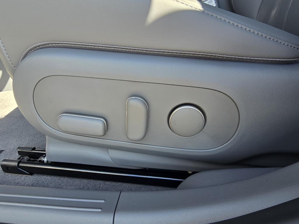 2025 Hyundai Ioniq 5 SEL photo 13