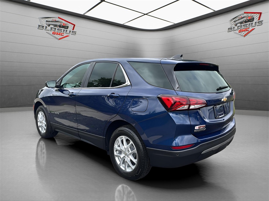 2022 Chevrolet Equinox LT photo 3