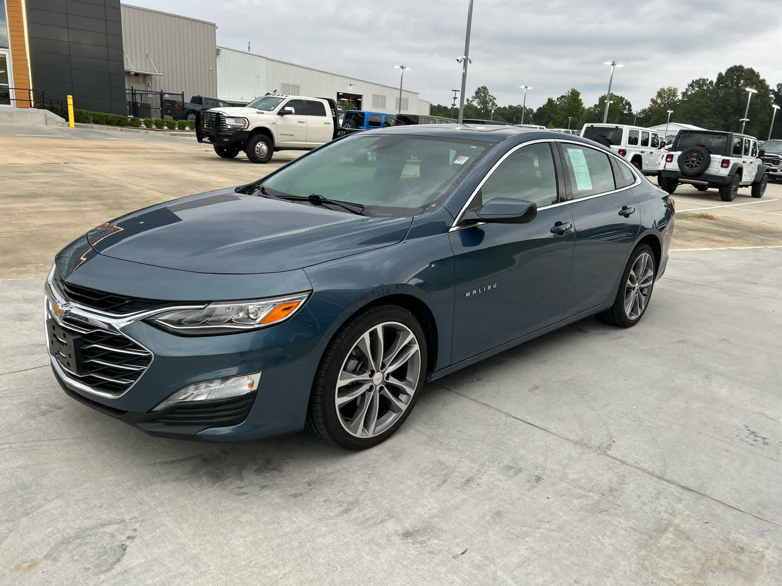 2024 Chevrolet Malibu Premier 2LT photo 4