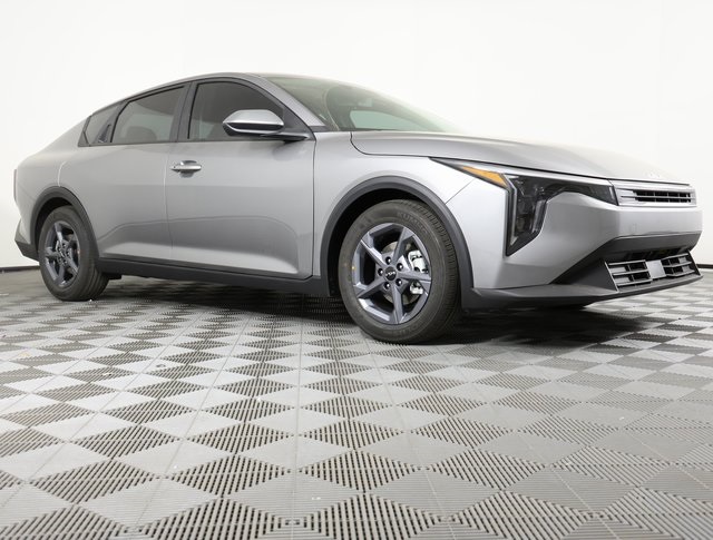 2025 Kia K4 LXS photo 3