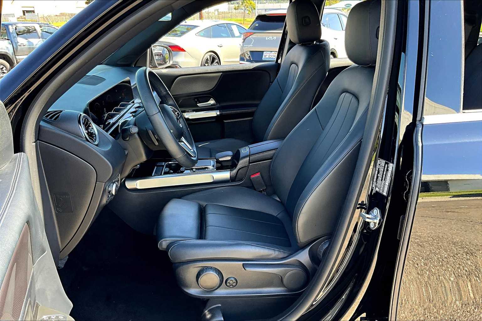 2022 Mercedes Benz GLB 250 photo 4