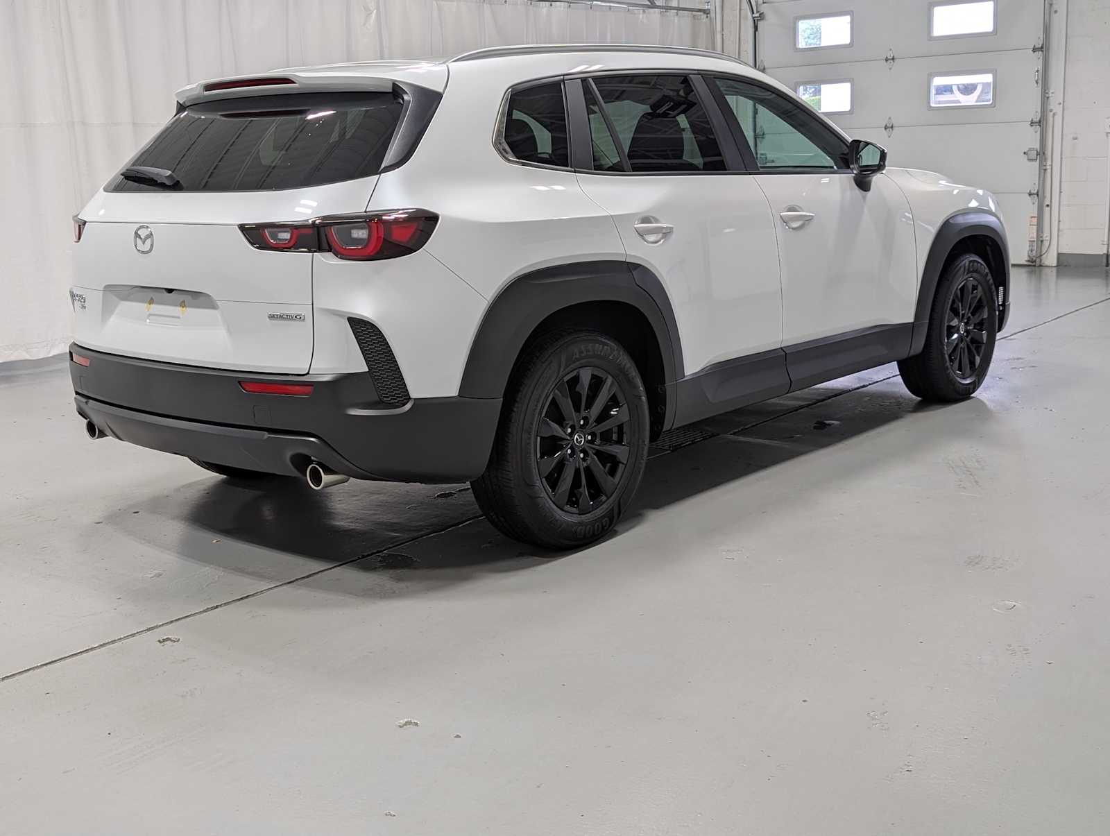 2025 Mazda CX-50 2.5 S Preferred photo 5