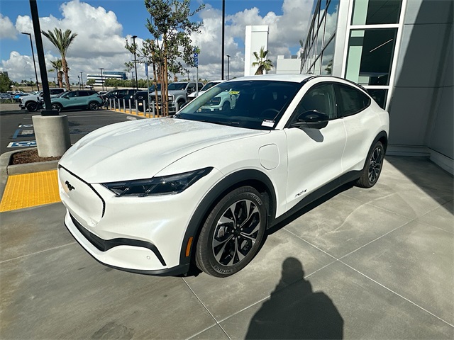 2025 Ford Mustang Mach-E Select photo 3