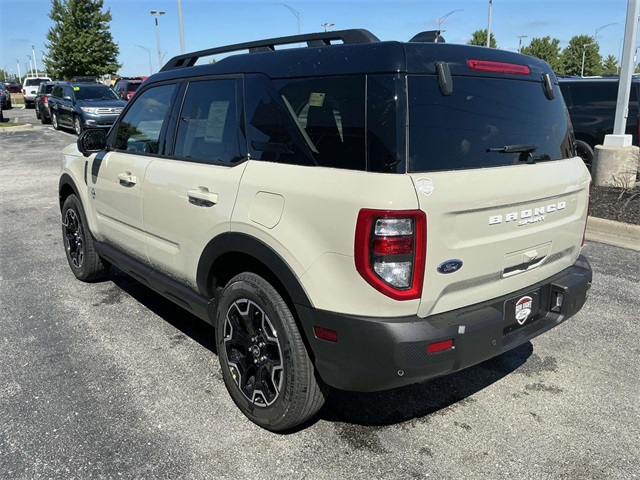 2025 Ford Bronco Sport Outer Banks photo 3