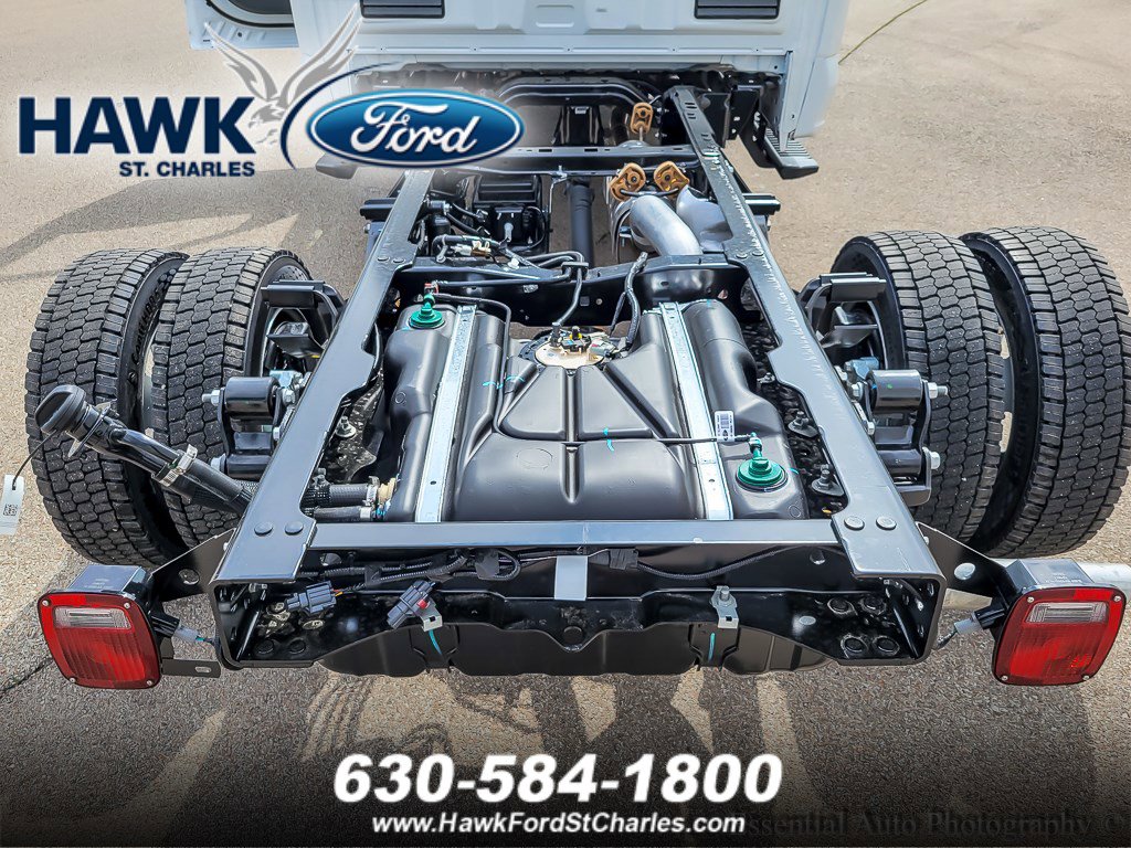 2025 FORD F-450 - Image 14