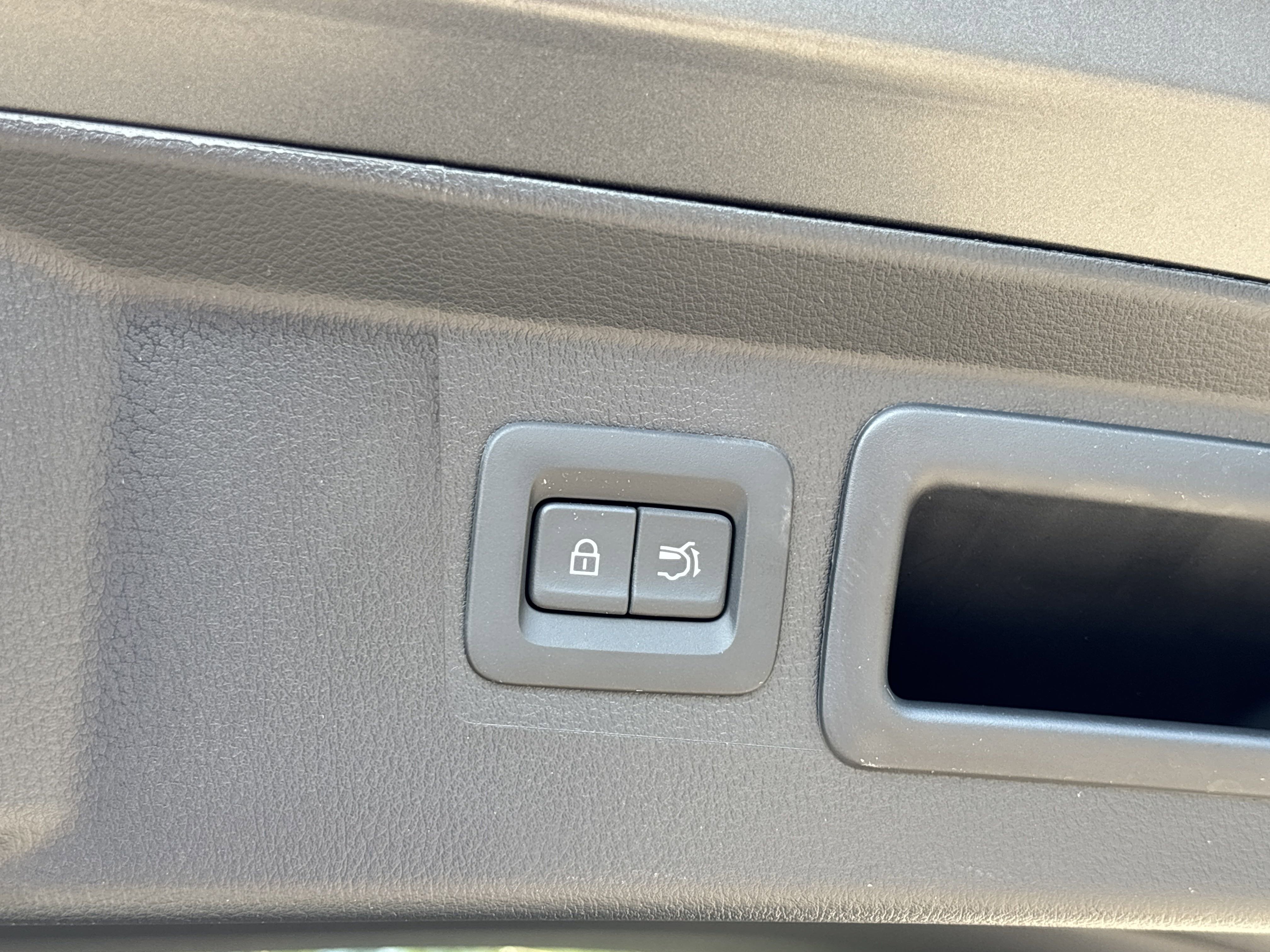 2025 Mazda CX-50 2.5 S Premium photo 2