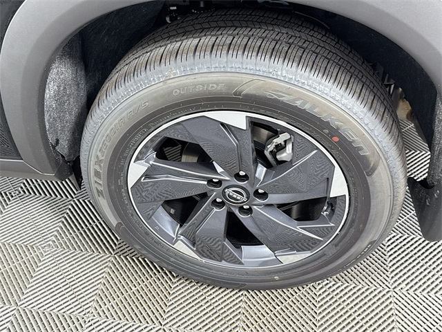 2025 Nissan Rogue SV photo 3
