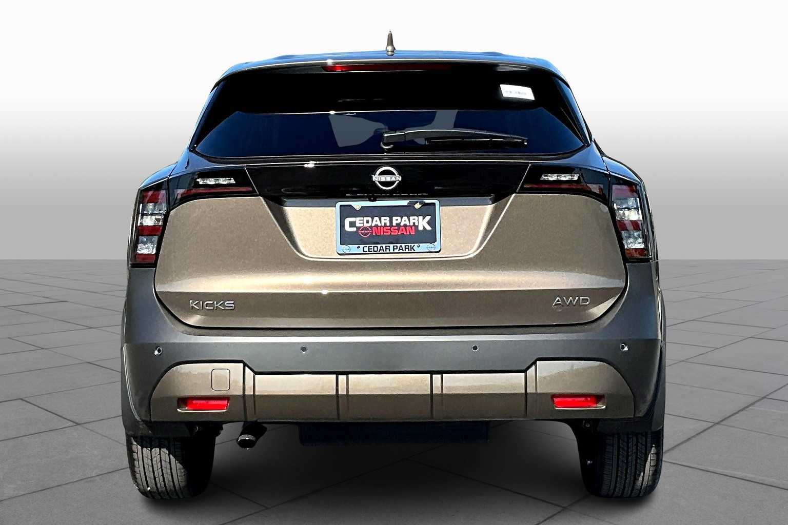 2025 Nissan Kicks SV photo 4