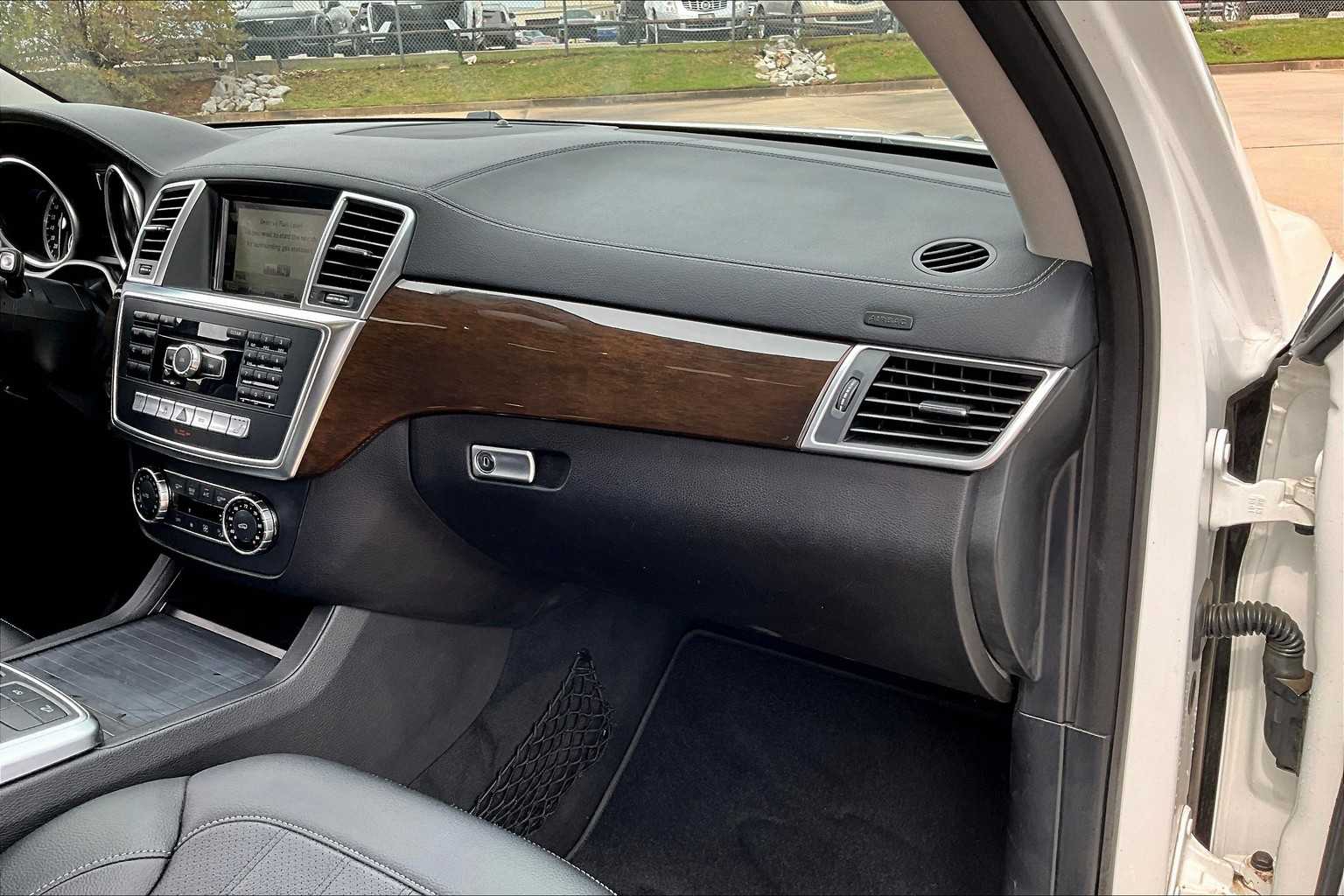 2016 Mercedes Benz GL 450 photo 17